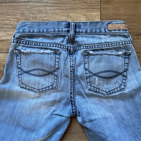 EUC Light Wash Abercrombie Jeans - Picture 3 of 3